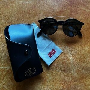 Unisex GATSBY RAY BANS in Black with Gold Hardware